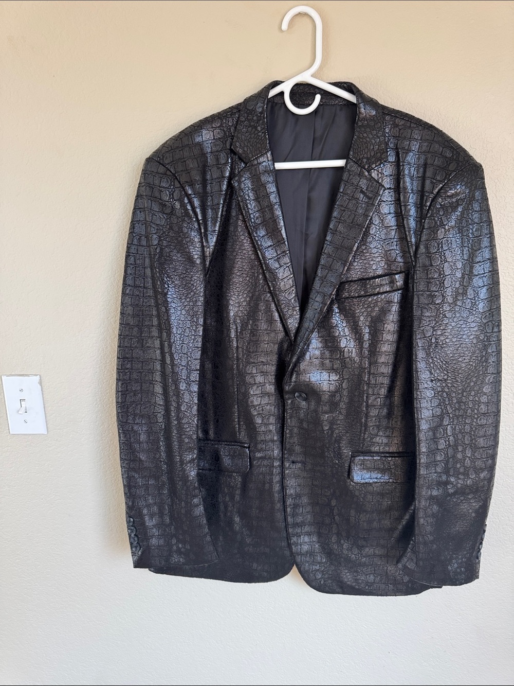 Mens Black Croc-Embossed Blazer - Stylish Evening Jacket, Vest, and Dress Pants